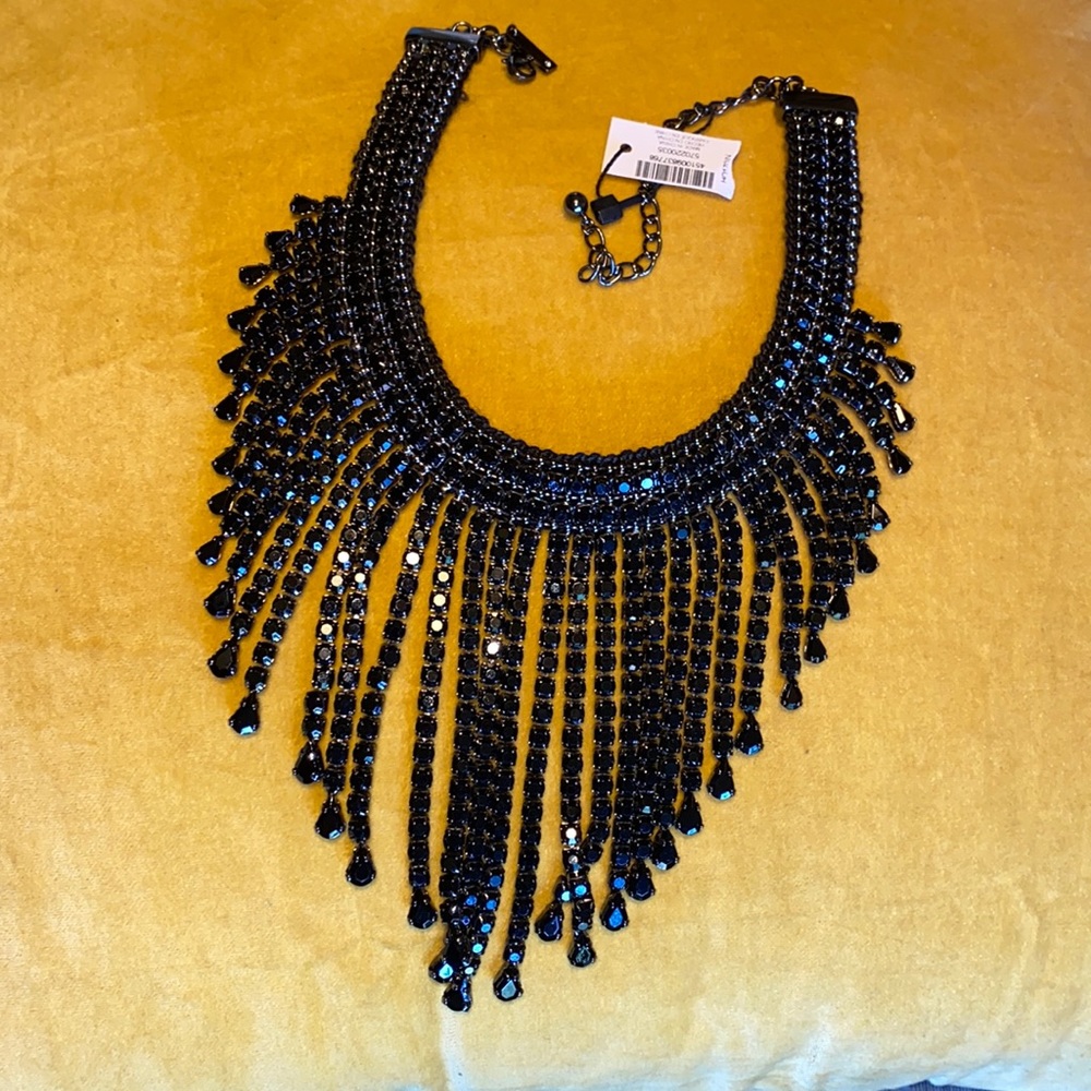 Beautiful Statement Necklace! New! - Picture 2 of 7